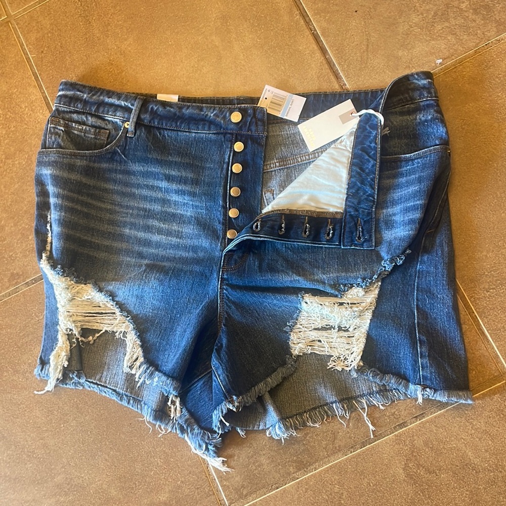 NWT Good American BOMBSHELL SHORTS! Size 20